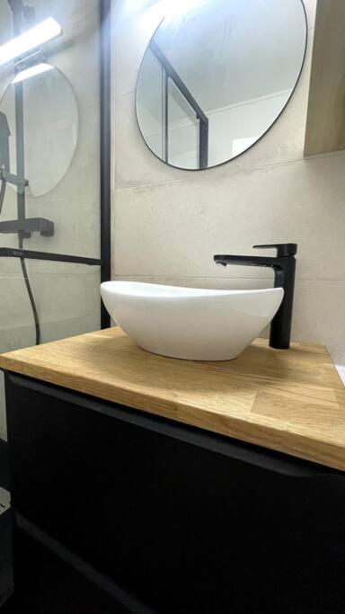 L'Instant Present - Calme & Elegant Proche Gare Apartment โรอาน ภายนอก รูปภาพ